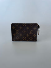 Load image into Gallery viewer, LOUIS VUITTON | TOILETRY 15 BAG | MONOGRAM