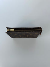 Load image into Gallery viewer, LOUIS VUITTON | TOILETRY 15 BAG | MONOGRAM