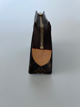 Load image into Gallery viewer, LOUIS VUITTON | TOILETRY 15 BAG | MONOGRAM