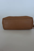 Load image into Gallery viewer, GUCCI | MEDIUM SOHO CHAIN BAG | TAN