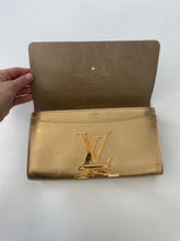 Load image into Gallery viewer, Clutch, LV clutch, Louis Vuitton clutch, Louis vuitton gold clutch, Gold clutch, LV gold clutch, Louis vuitton evening bag, preluxe, preloved handbag, LV, Louis Vuitton
