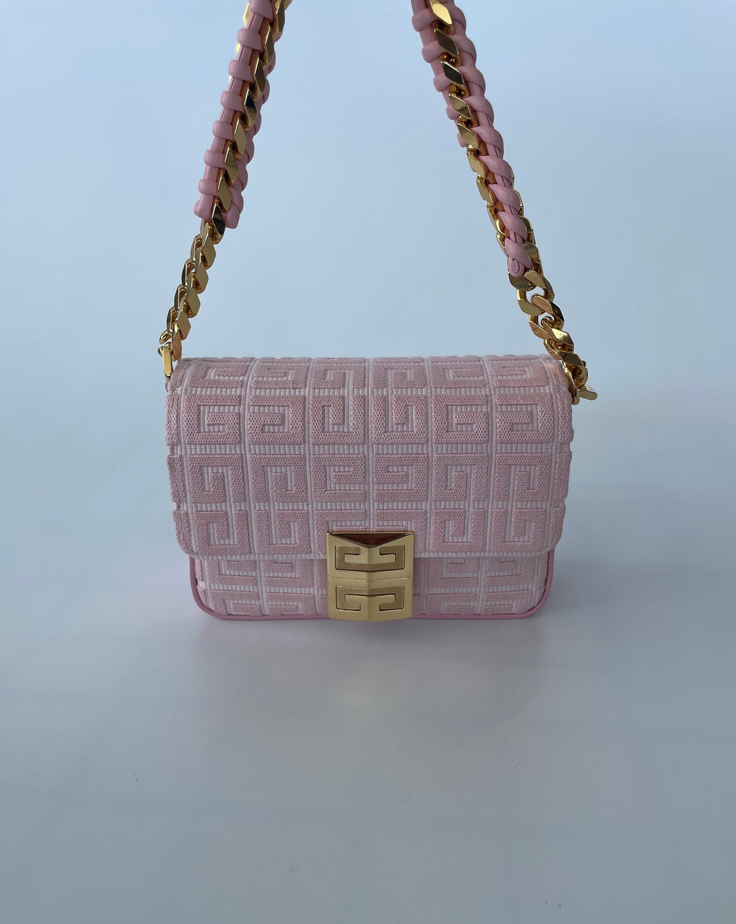 Givenchy, givenchy crossbody bag, givenchy pink bag, givenchy bag, 4g collection, givenchy 4g collection, 4g crossbody bag, givenchy 4g woven chain bag in pink, preluxe, preloved, preloved givenchy