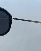 Load image into Gallery viewer, Fendi, Fendi sunglasses, Sunglasses, Luxury sunglasses, Fendi shields, Fendi Zucca sunglasses, Fendi zucca FF logo sunglases, Zucca FF logo sunglasses, Logo sunnglasses, Fendi logo sunglasses
