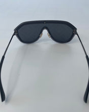 Load image into Gallery viewer, Fendi, Fendi sunglasses, Sunglasses, Luxury sunglasses, Fendi shields, Fendi Zucca sunglasses, Fendi zucca FF logo sunglases, Zucca FF logo sunglasses, Logo sunnglasses, Fendi logo sunglasses