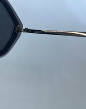 Load image into Gallery viewer, Fendi, Fendi sunglasses, Sunglasses, Luxury sunglasses, Fendi shields, Fendi Zucca sunglasses, Fendi zucca FF logo sunglases, Zucca FF logo sunglasses, Logo sunnglasses, Fendi logo sunglasses