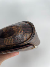 Load image into Gallery viewer, Louis vuitton favorite pm, Favorite handbag, favorite pm, favorite damier, favorite damier ebene, LV favorite, LV crossbody nah, Louis vuitton crossbody, louis vuitton damier