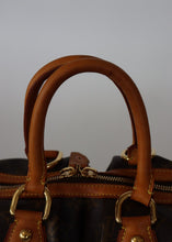 Load image into Gallery viewer, LV, Louis vuitton, LV Stephen bag, Louis vuitton stephen bag, stephen handbag, Monogram Handbag , Handbag, Preloved Handbag, Secondhand handbag, vintage handbag
