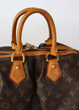 Load image into Gallery viewer, LV, Louis vuitton, LV Stephen bag, Louis vuitton stephen bag, stephen handbag, Monogram Handbag , Handbag, Preloved Handbag, Secondhand handbag, vintage handbag
