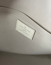 Load image into Gallery viewer, Louis Vuitton, Lv, Louis Vuitton Madeleine Tote bag, Louis Vuitton tote, Louis Vuitton epi leather, LV Madeleine tote, Madeleine tote bag, Madeleine GM Tote