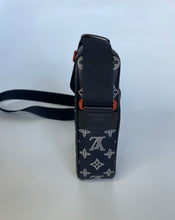Load image into Gallery viewer, Louis Vuitton, LV, Louis Vuitton upside down, Upside down limited edition, Louis Vuitton danube, Danube crossbody bag, Danube, Danube upside down, Louis Vuitton danube upside down