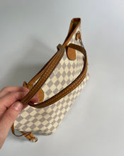 Load image into Gallery viewer, Neverfull pm, neverfull, neverfull damier azur, neverfull azur, louis vuitton, louis vuitton neverfull, louis vuitton neverfull pm, louis vuitton neverfull azur