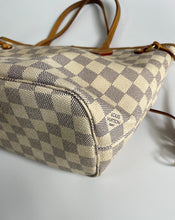 Load image into Gallery viewer, Neverfull pm, neverfull, neverfull damier azur, neverfull azur, louis vuitton, louis vuitton neverfull, louis vuitton neverfull pm, louis vuitton neverfull azur
