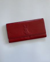 Load image into Gallery viewer, YSL Belle De Jour Clutch Red Patent Leather Yves Saint Laurent, YSL. Yves saint laurent, Preloved YSL, Preloved saint laurent, Belle de jour clutch, YSL clutch, Vintage YSL, Vintage clutch, Black patent leather clutch, YSL black clutch, preloved hanbdbag, clutch, preluxe
