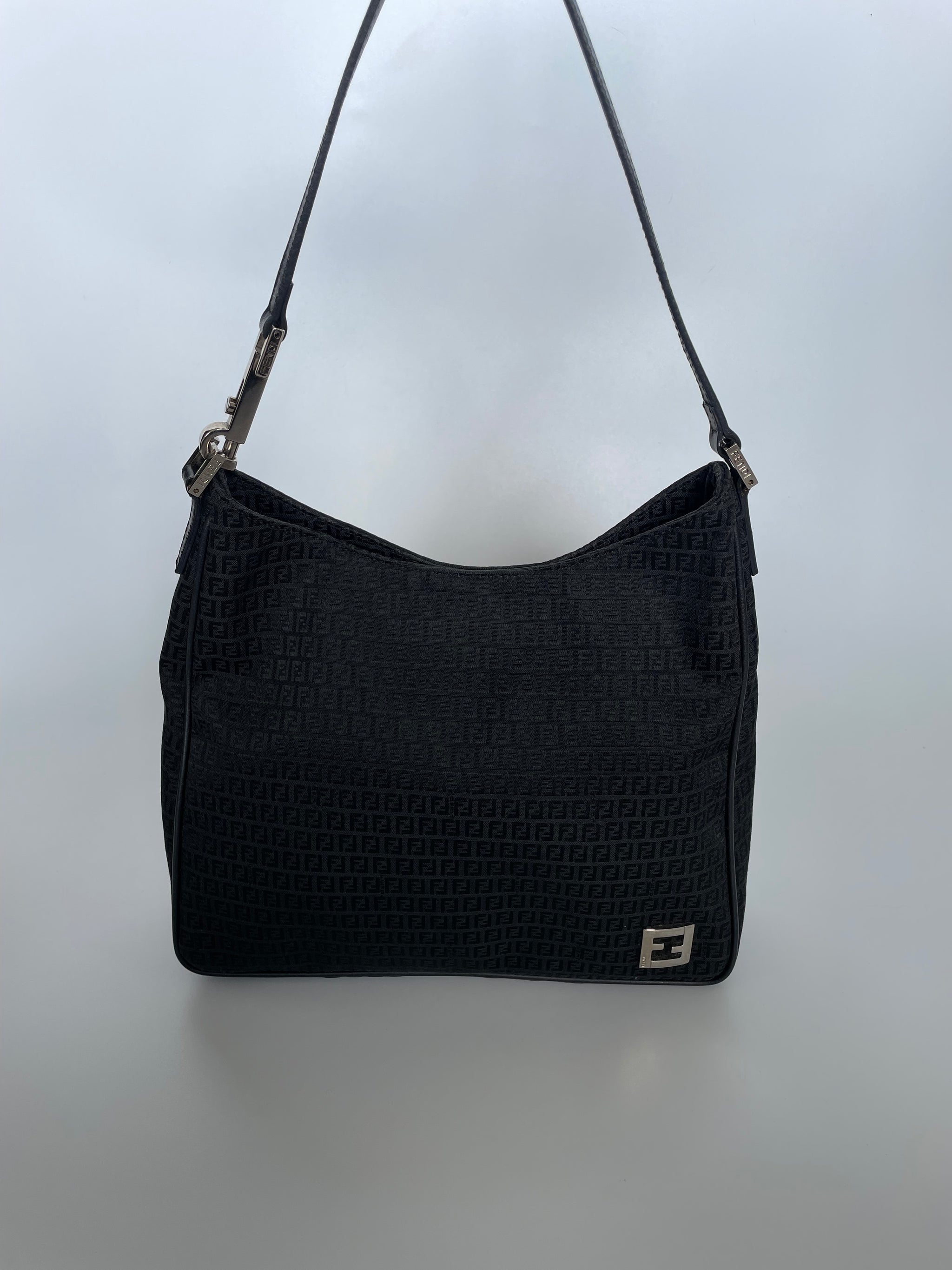 バッグ FENDI Baguette half moon Zucchino black Fendi Zucchino Half Moon Baguette Shoulder Bag