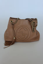 Load image into Gallery viewer, GUCCI | MEDIUM SOHO CHAIN BAG | TAN
