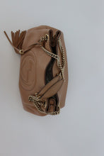 Load image into Gallery viewer, GUCCI | MEDIUM SOHO CHAIN BAG | TAN
