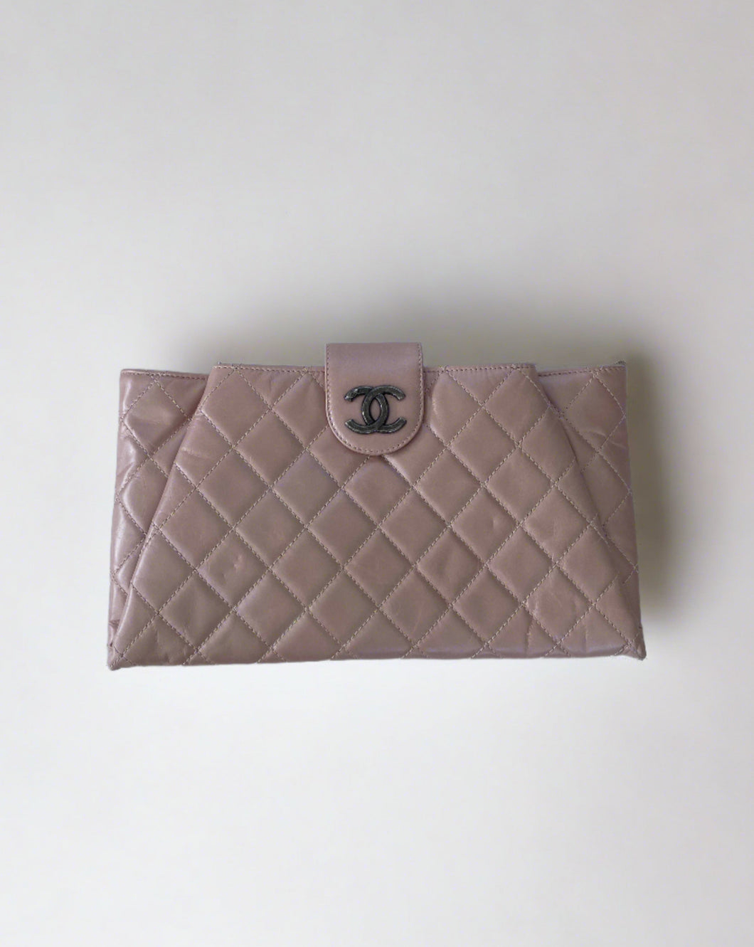 chanel, Chanel clutch, Chanel handbag, pink chanel clutch, pink clutch, Coco pleats clutch, pink coco pleats clutch, Chanel coco pleats clutch, preloved chanel , preluxe