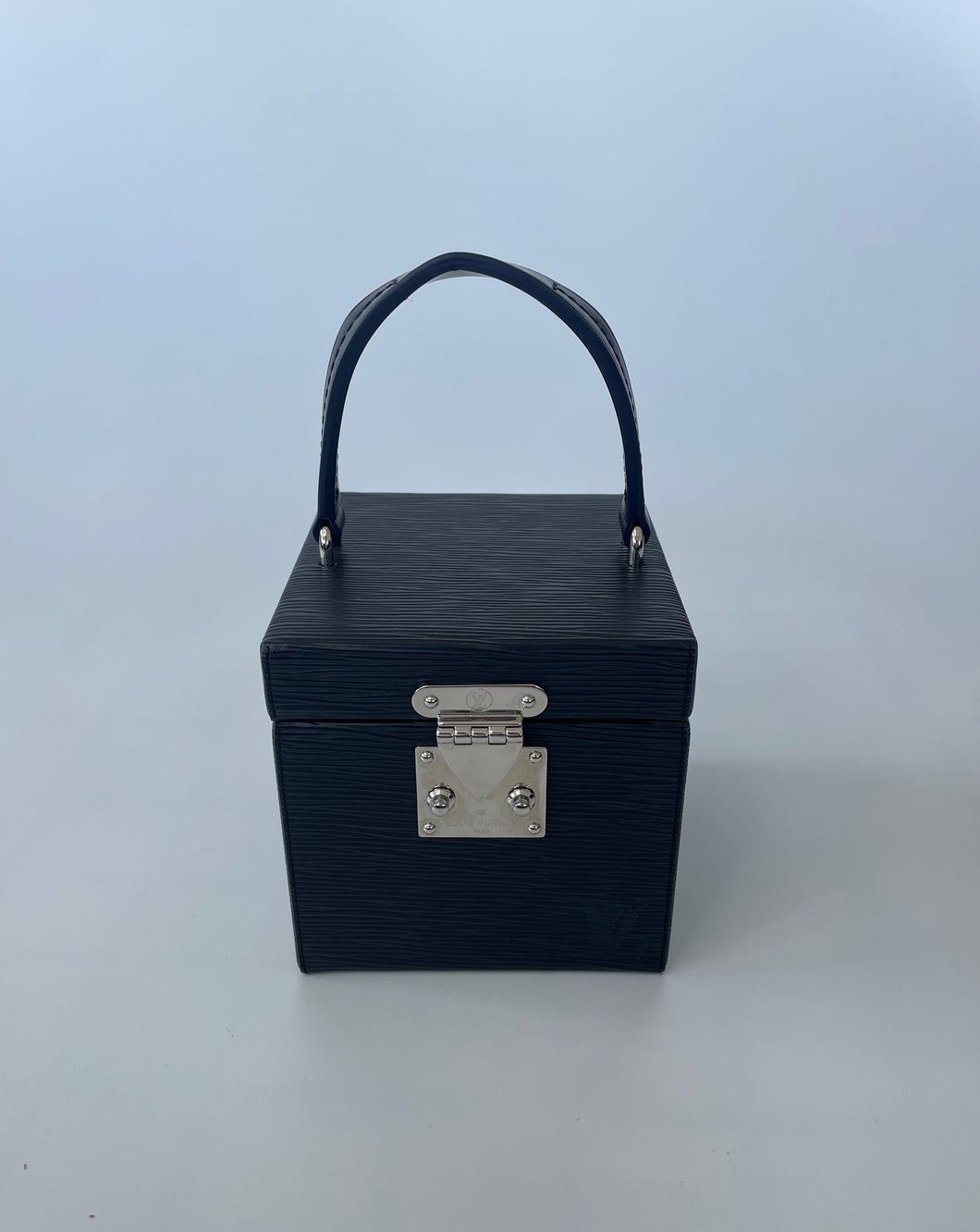 Louis vuitton, LV, Louis vuitton bleecker box, LV bleecker box, bleecker box, bleeker box, epi bleecker box, Louis vuitton epi handbag, Louis vuitton epi trunk, Louis vuitton epi bleecker box, LV trunk, epi trunk, preluxe, preloved preloved louis vuitton