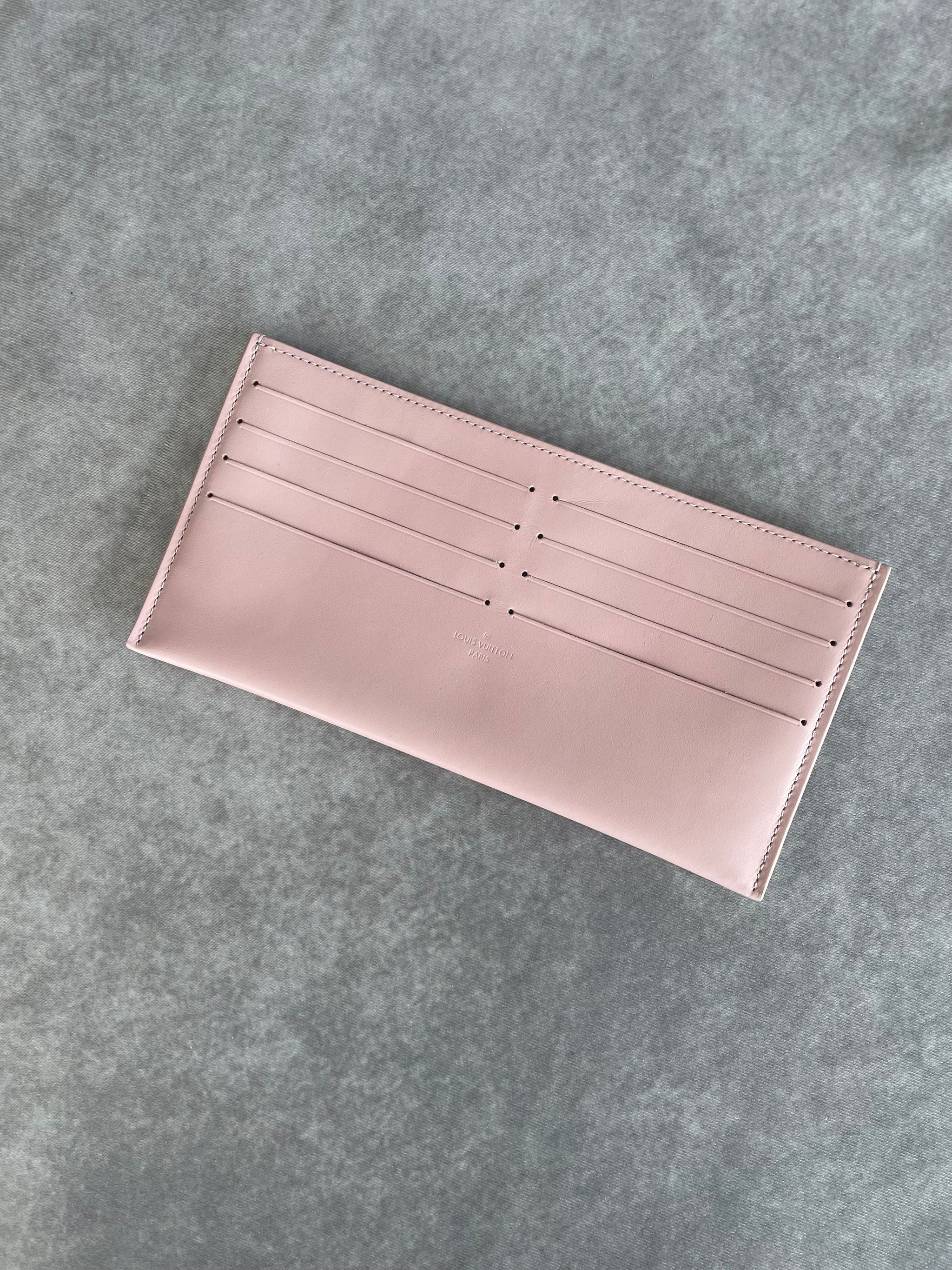 LOUIS VUITTON – PRELUXE