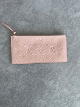 Load image into Gallery viewer, LOUIS VUITTON | FELICIE VERNIS ZIP POUCH | PINK
