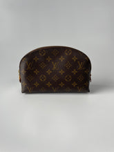 Load image into Gallery viewer, Louis Vuitton, Louis Vuitton toiletry 26, toiletry 26, monogram toiletry, Louis Vuitton monogram, Louis Vuitton GM cosmetic pouch, LV cosmetic pouch, Cosmetic pouch  Edit alt text
