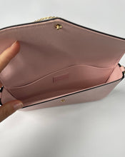 Load image into Gallery viewer, Louis Vuitton, Louis Vuitton Pochette felicie, pochette felicie, Pochette Felicie vernis, patent leather felicie, Louis Vuitton felicie
