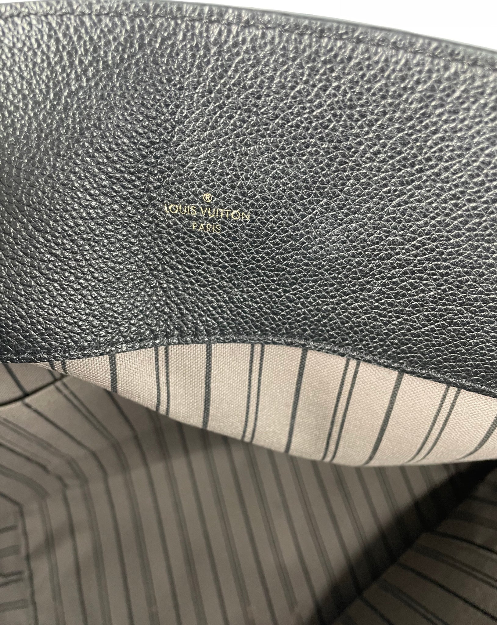 Designer Kabinett - [NEW IN] LOUIS VUITTON Black Monogram Empreinte Leather Melie  Bag ( new & with dustbag) • OUR PRICE - 1700€ • #louisvuitton #lvempreinte  #lvempreintebag #designerkabinett #secondhandluxury #prelovedluxury