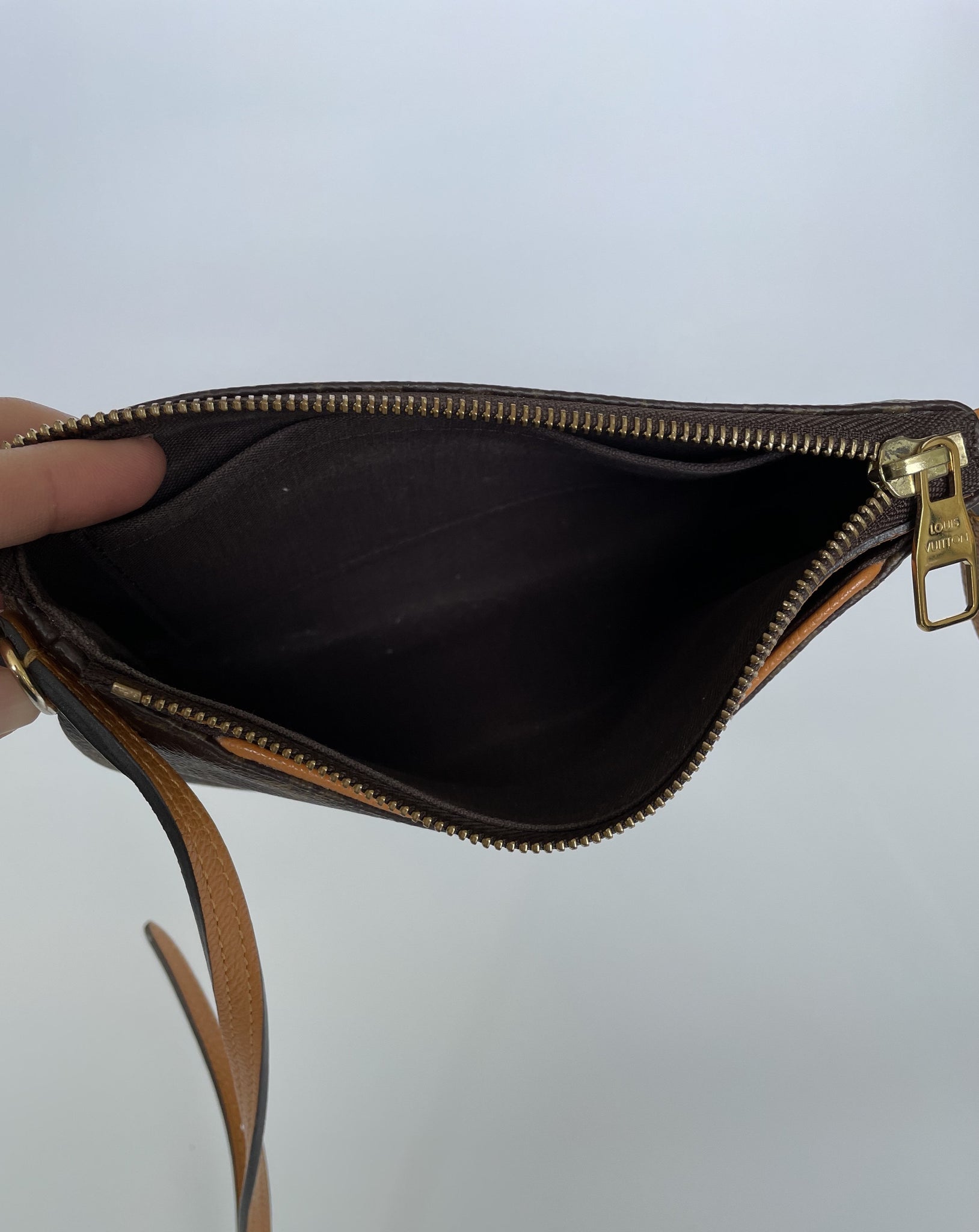 Pallas Louis Vuitton Clutch bags Multiple colors ref.101610 - Joli