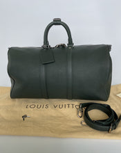 Load image into Gallery viewer, Louis Vuitton, Louis Vuitton keepall bandoliere 45 Naxos vert, Louis Vuitton Taurillon leather, Taurillon leather keepall 45, keepall 45, lv keepall 45, lv keepall, green keepall, Louis Vuitton travel bag
